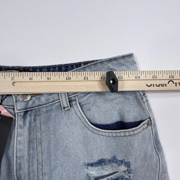 Pretty Little Thing Mom Jeans Women's Size 6 High Waist Ripped Light Wash NEW - Picture 10 of 12
